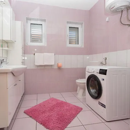 And Goran Apartment *