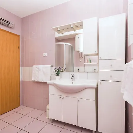 Apartment And Goran Makarska